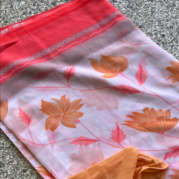 Floral Sari with Blouse - Picture 2 of 4